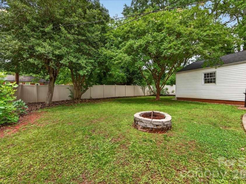 2225 Ashley Road, Charlotte, NC 28208.  MLS# CAR4389591, YatesRealty ID 33241. 