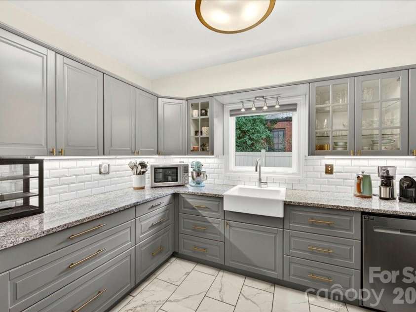 2225 Ashley Road, Charlotte, NC 28208.  MLS# CAR4389591, YatesRealty ID 33241. Renovated Kitchen with Thoughtful Planning for both Storage and Workspace