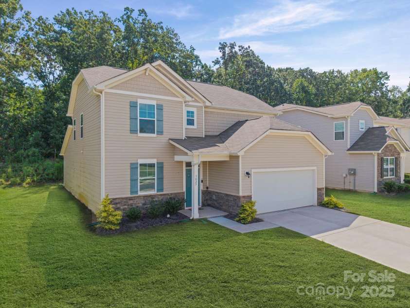 7027 Maple Run Circle, Charlotte, NC 28215.  MLS# CAR4288035, YatesRealty ID 33241. 