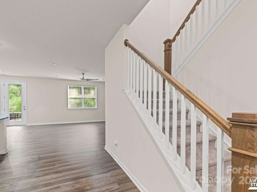 7027 Maple Run Circle, Charlotte, NC 28215.  MLS# CAR4288035, YatesRealty ID 33241. 