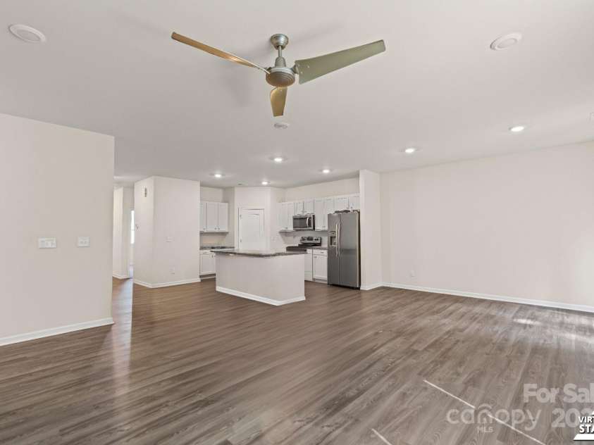 7027 Maple Run Circle, Charlotte, NC 28215.  MLS# CAR4288035, YatesRealty ID 33241. 