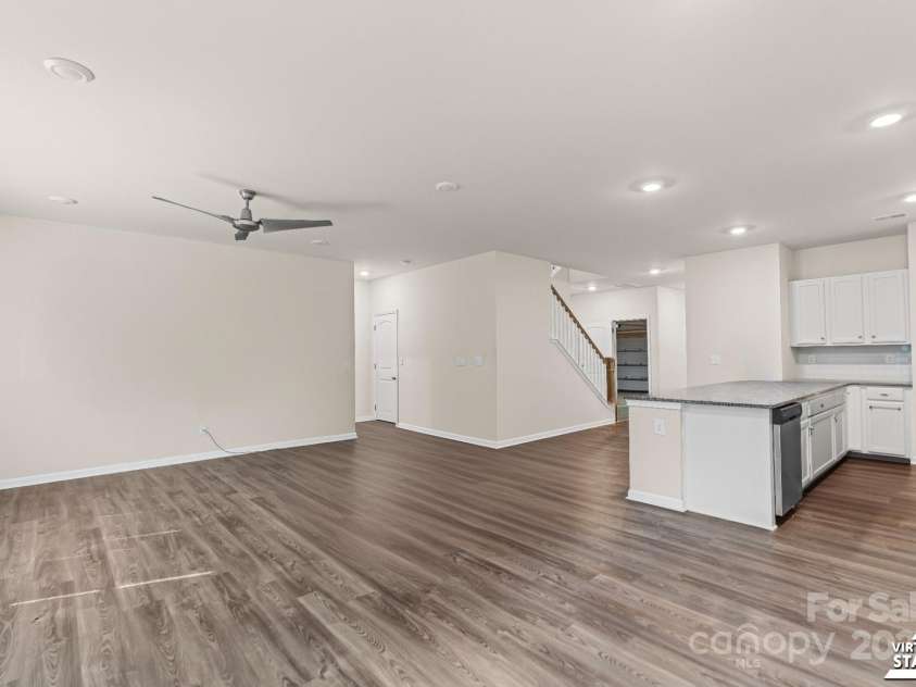 7027 Maple Run Circle, Charlotte, NC 28215.  MLS# CAR4288035, YatesRealty ID 33241. 