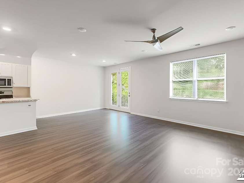 7027 Maple Run Circle, Charlotte, NC 28215.  MLS# CAR4288035, YatesRealty ID 33241. 