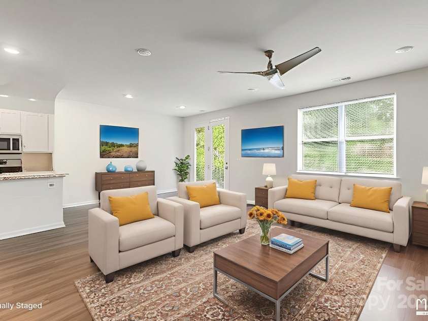 7027 Maple Run Circle, Charlotte, NC 28215.  MLS# CAR4288035, YatesRealty ID 33241. 