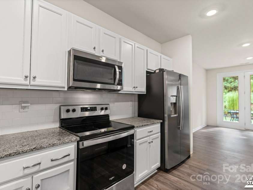 7027 Maple Run Circle, Charlotte, NC 28215.  MLS# CAR4288035, YatesRealty ID 33241. 