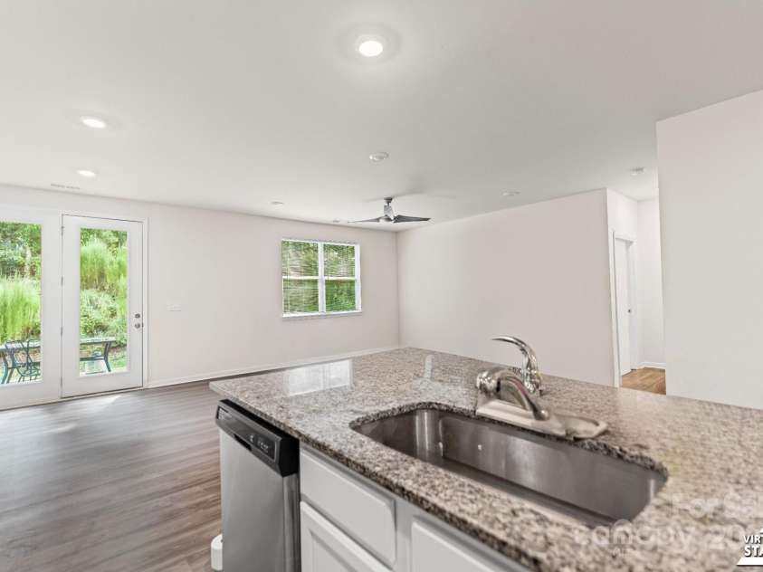 7027 Maple Run Circle, Charlotte, NC 28215.  MLS# CAR4288035, YatesRealty ID 33241. 