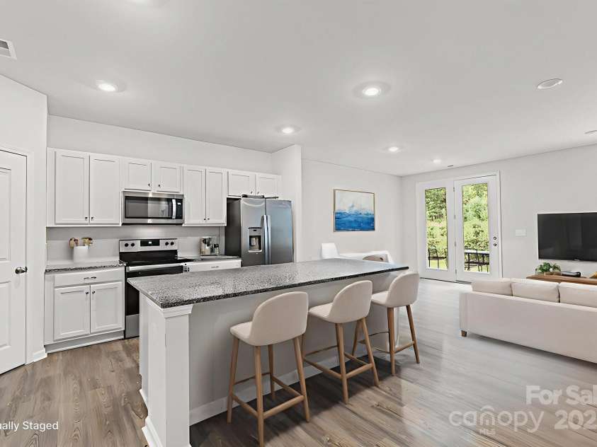 7027 Maple Run Circle, Charlotte, NC 28215.  MLS# CAR4288035, YatesRealty ID 33241. 