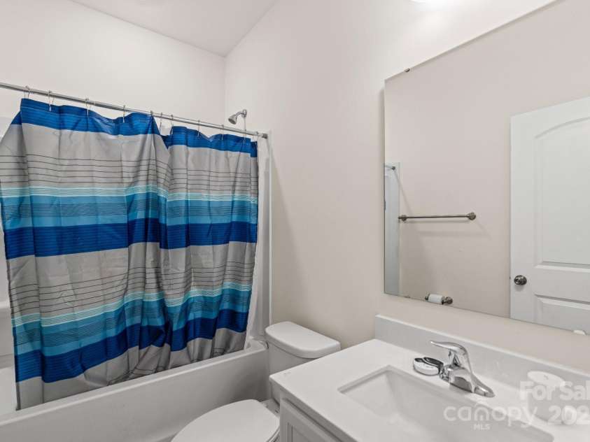 7027 Maple Run Circle, Charlotte, NC 28215.  MLS# CAR4288035, YatesRealty ID 33241. 