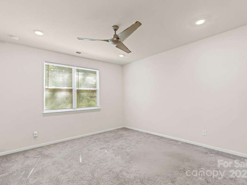7027 Maple Run Circle, Charlotte, NC 28215.  MLS# CAR4288035, YatesRealty ID 33241. 