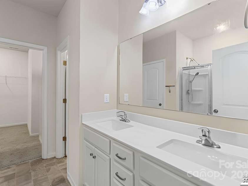 7027 Maple Run Circle, Charlotte, NC 28215.  MLS# CAR4288035, YatesRealty ID 33241. 