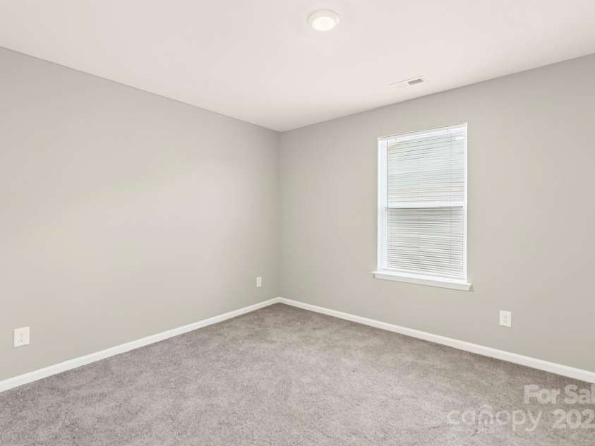 7027 Maple Run Circle, Charlotte, NC 28215.  MLS# CAR4288035, YatesRealty ID 33241. 