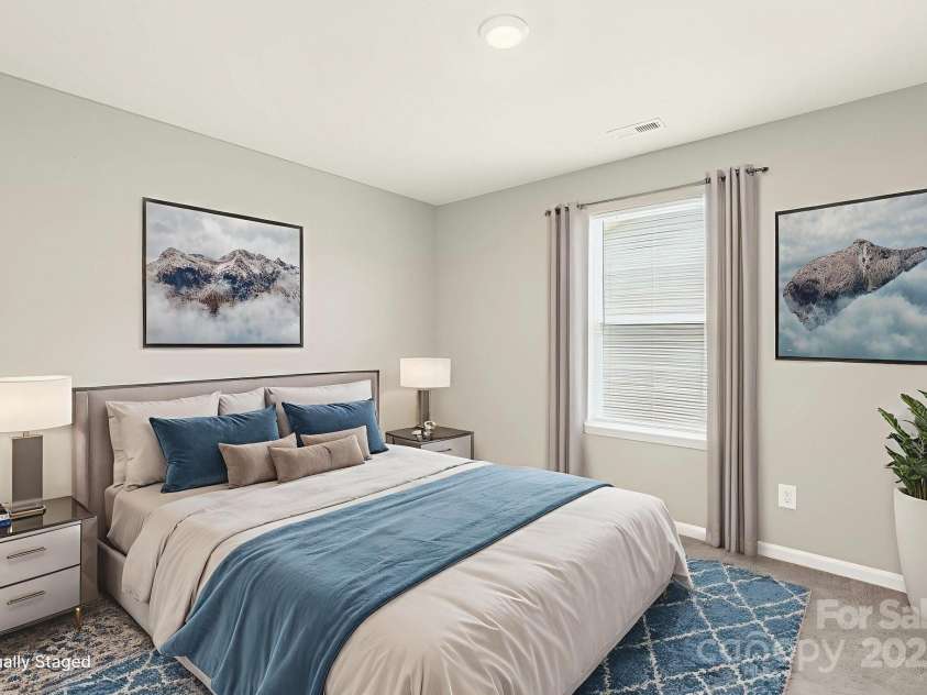 7027 Maple Run Circle, Charlotte, NC 28215.  MLS# CAR4288035, YatesRealty ID 33241. 