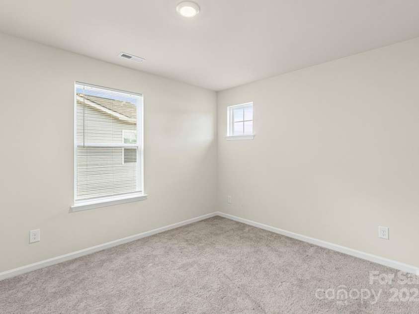 7027 Maple Run Circle, Charlotte, NC 28215.  MLS# CAR4288035, YatesRealty ID 33241. 