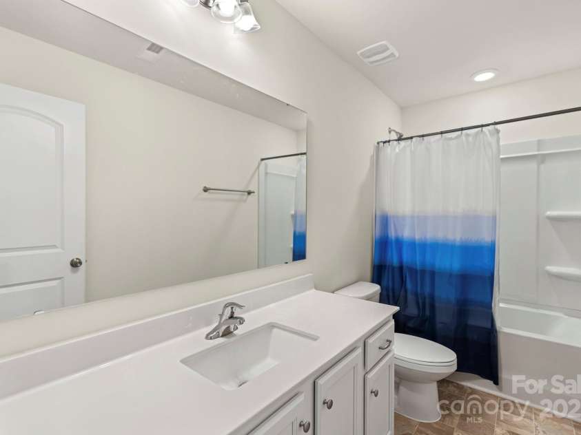 7027 Maple Run Circle, Charlotte, NC 28215.  MLS# CAR4288035, YatesRealty ID 33241. 