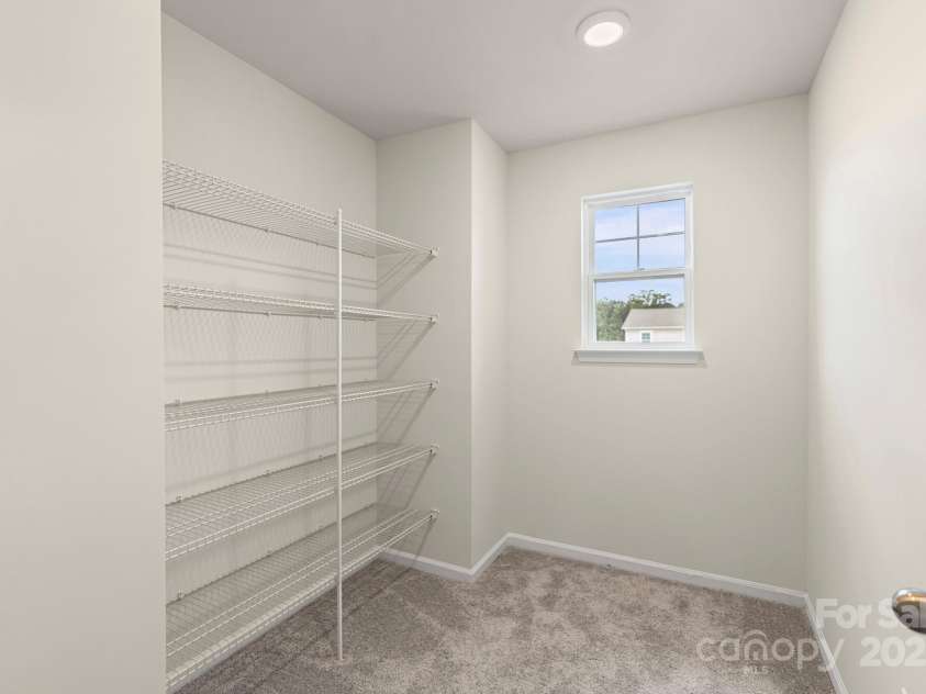 7027 Maple Run Circle, Charlotte, NC 28215.  MLS# CAR4288035, YatesRealty ID 33241. 