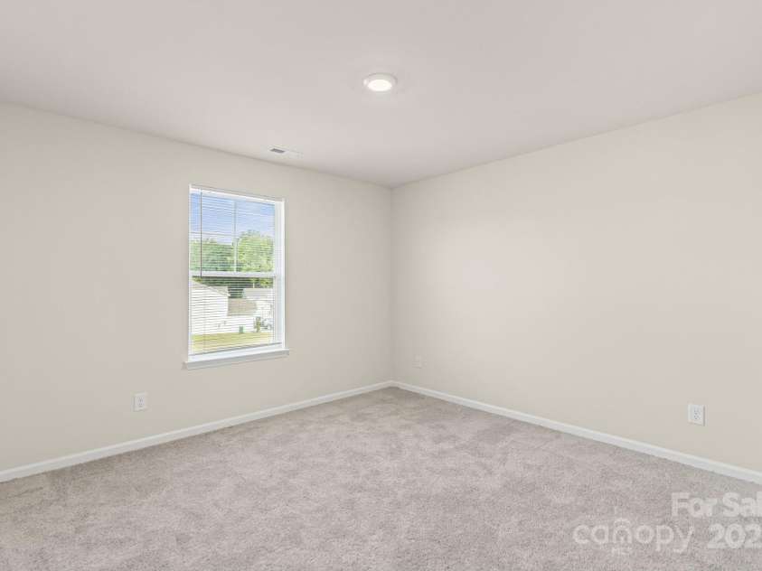 7027 Maple Run Circle, Charlotte, NC 28215.  MLS# CAR4288035, YatesRealty ID 33241. 