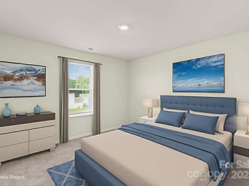 7027 Maple Run Circle, Charlotte, NC 28215.  MLS# CAR4288035, YatesRealty ID 33241. 