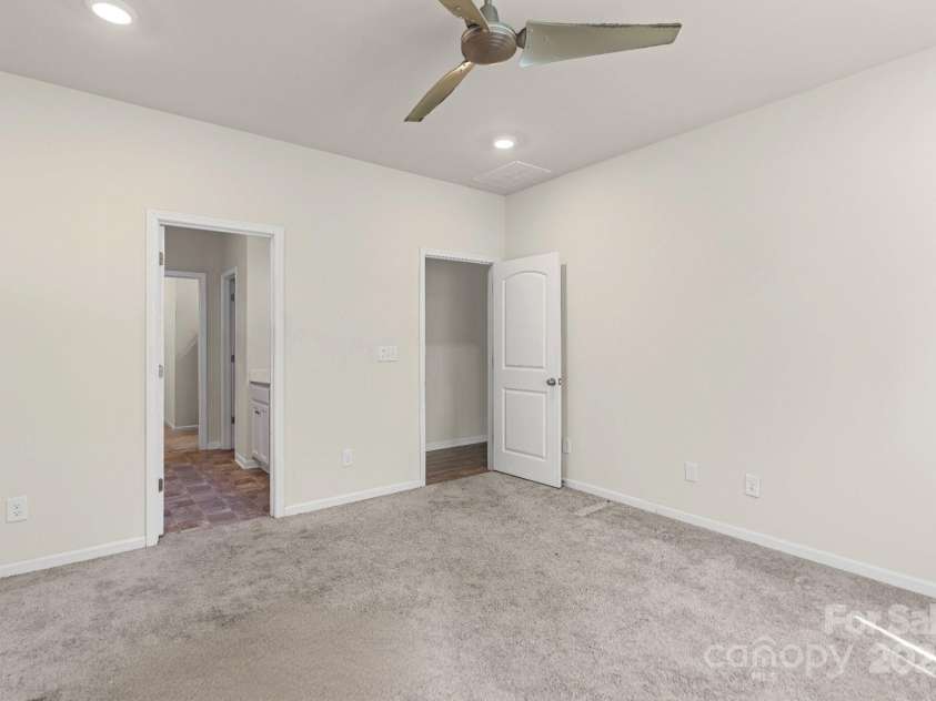 7027 Maple Run Circle, Charlotte, NC 28215.  MLS# CAR4288035, YatesRealty ID 33241. 