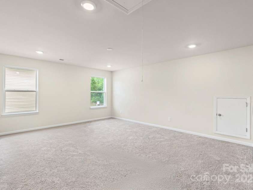 7027 Maple Run Circle, Charlotte, NC 28215.  MLS# CAR4288035, YatesRealty ID 33241. 