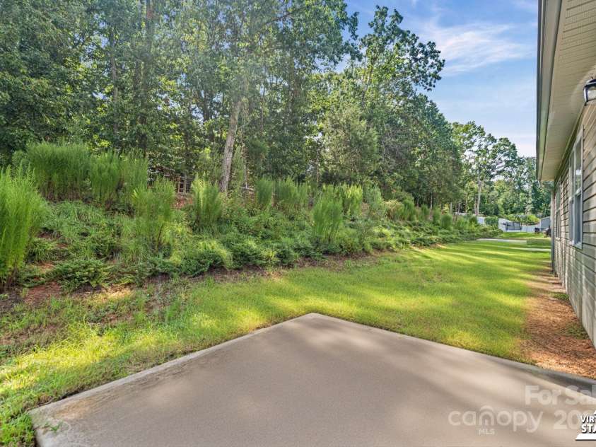 7027 Maple Run Circle, Charlotte, NC 28215.  MLS# CAR4288035, YatesRealty ID 33241. 