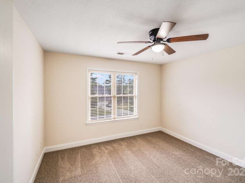 2922 Phillips Fairway Drive, Charlotte, NC 28216.  MLS# CAR4218199, YatesRealty ID 33242. 