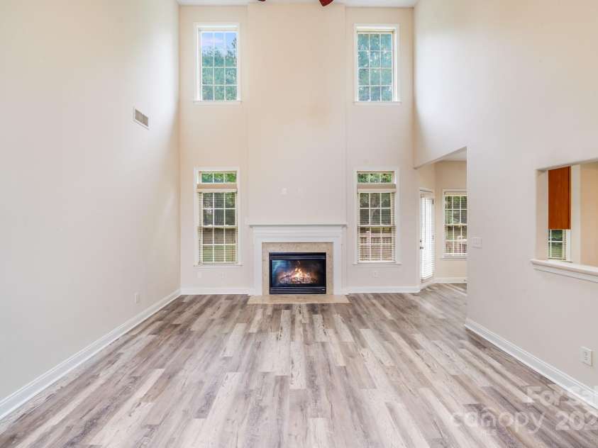 2922 Phillips Fairway Drive, Charlotte, NC 28216.  MLS# CAR4218199, YatesRealty ID 33242. 