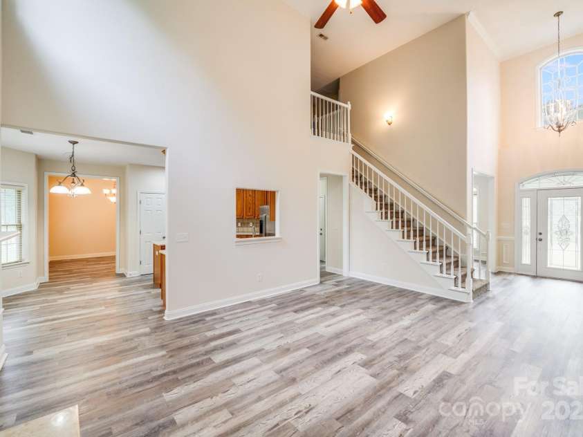 2922 Phillips Fairway Drive, Charlotte, NC 28216.  MLS# CAR4218199, YatesRealty ID 33242. 