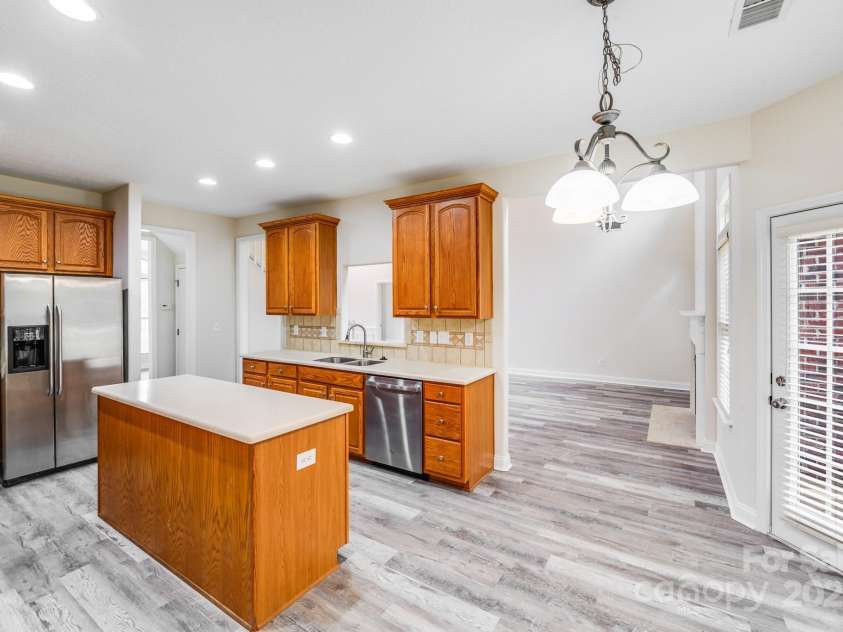 2922 Phillips Fairway Drive, Charlotte, NC 28216.  MLS# CAR4218199, YatesRealty ID 33242. 