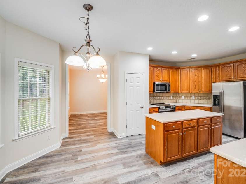 2922 Phillips Fairway Drive, Charlotte, NC 28216.  MLS# CAR4218199, YatesRealty ID 33242. 