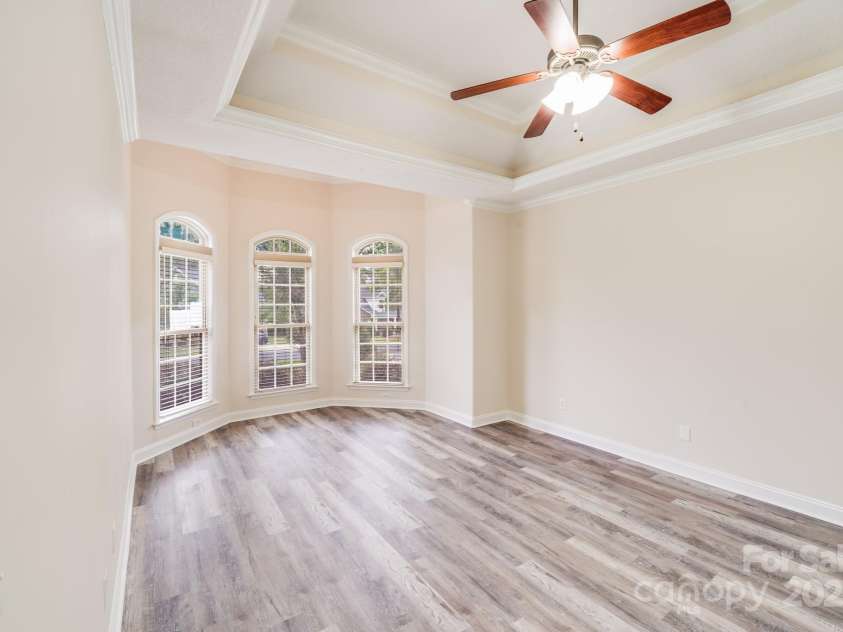 2922 Phillips Fairway Drive, Charlotte, NC 28216.  MLS# CAR4218199, YatesRealty ID 33242. 