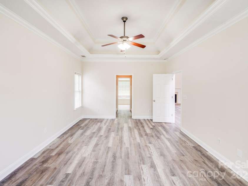 2922 Phillips Fairway Drive, Charlotte, NC 28216.  MLS# CAR4218199, YatesRealty ID 33242. 