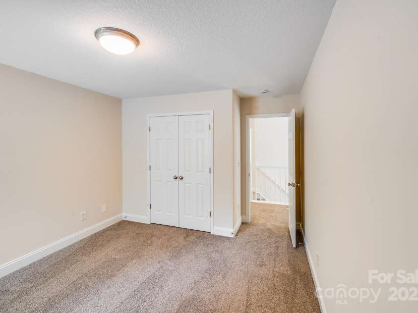 2922 Phillips Fairway Drive, Charlotte, NC 28216.  MLS# CAR4218199, YatesRealty ID 33242. 