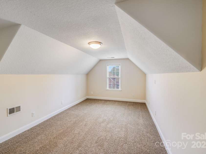 2922 Phillips Fairway Drive, Charlotte, NC 28216.  MLS# CAR4218199, YatesRealty ID 33242. 