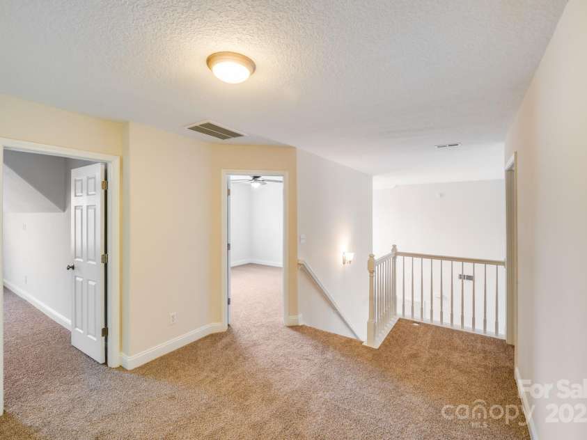 2922 Phillips Fairway Drive, Charlotte, NC 28216.  MLS# CAR4218199, YatesRealty ID 33242. 