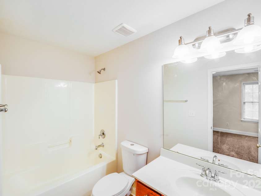 2922 Phillips Fairway Drive, Charlotte, NC 28216.  MLS# CAR4218199, YatesRealty ID 33242. 