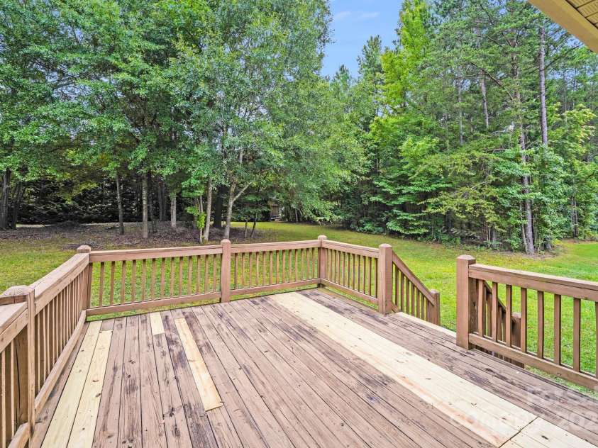 2922 Phillips Fairway Drive, Charlotte, NC 28216.  MLS# CAR4218199, YatesRealty ID 33242. 