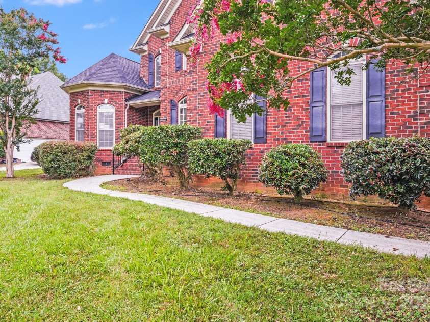 2922 Phillips Fairway Drive, Charlotte, NC 28216.  MLS# CAR4218199, YatesRealty ID 33242. 