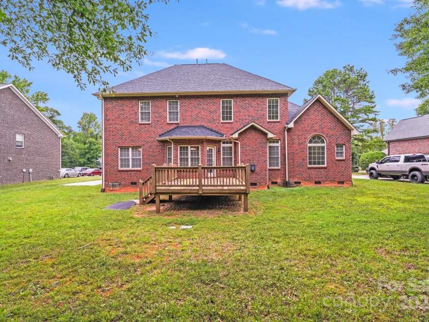 2922 Phillips Fairway Drive, Charlotte, NC 28216.  MLS# CAR4218199, YatesRealty ID 33242. 