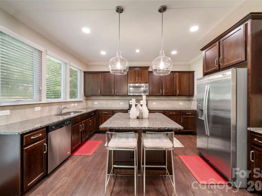8122 Mossy Rock Road, Waxhaw, NC 28173.  MLS# CAR4382633, YatesRealty ID 33242. Kitchen