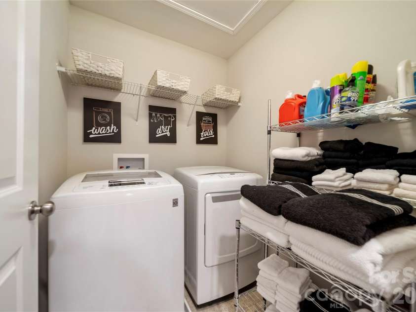 8122 Mossy Rock Road, Waxhaw, NC 28173.  MLS# CAR4382633, YatesRealty ID 33242. Laundry room