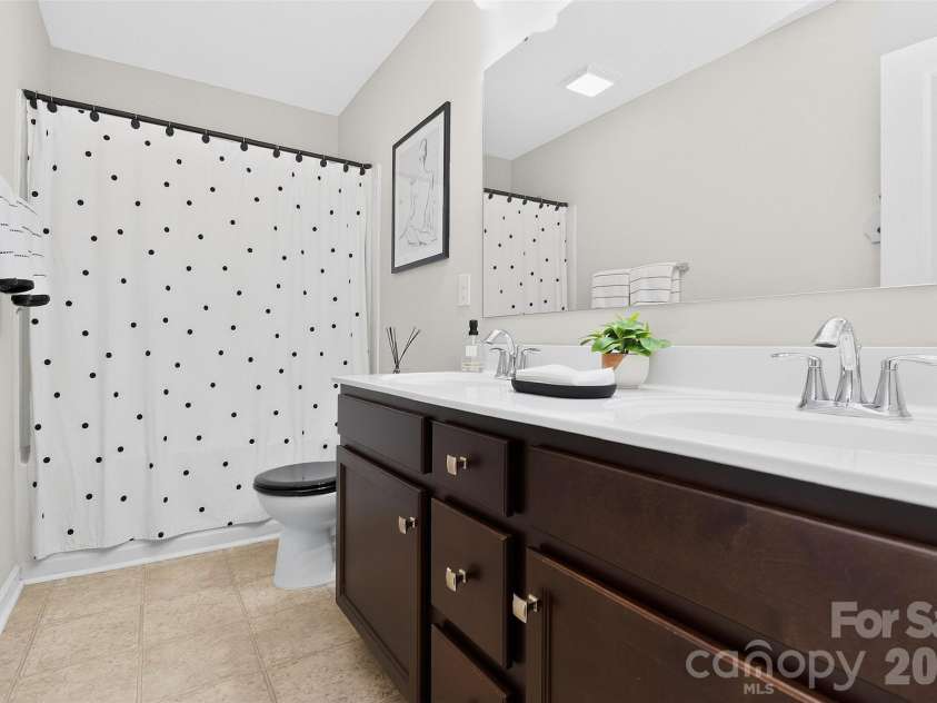 8122 Mossy Rock Road, Waxhaw, NC 28173.  MLS# CAR4430192, YatesRealty ID 33242. Full Bathroom - 2nd Level