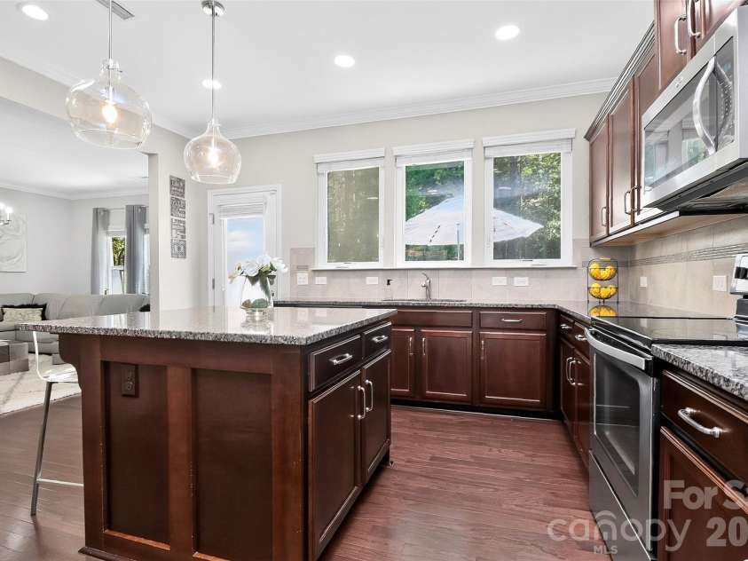 8122 Mossy Rock Road, Waxhaw, NC 28173.  MLS# CAR4430192, YatesRealty ID 33242. Large island