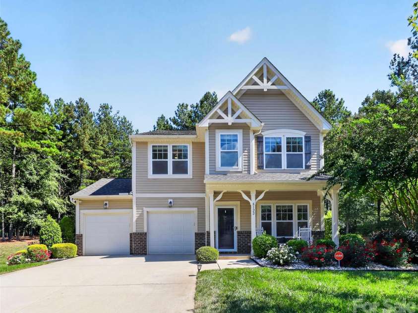 8122 Mossy Rock Road, Waxhaw, NC 28173.  MLS# CAR4430192, YatesRealty ID 33242. Presenting 8122 Mossy Rock Rd!