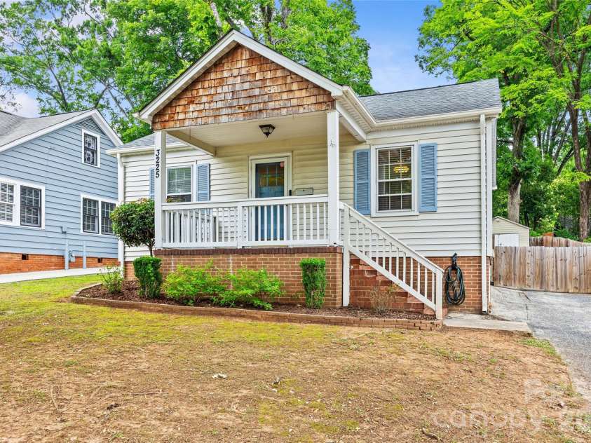 3225 Commonwealth Avenue, Charlotte, NC 28205.  MLS# CAR4391957, YatesRealty ID 33243. 