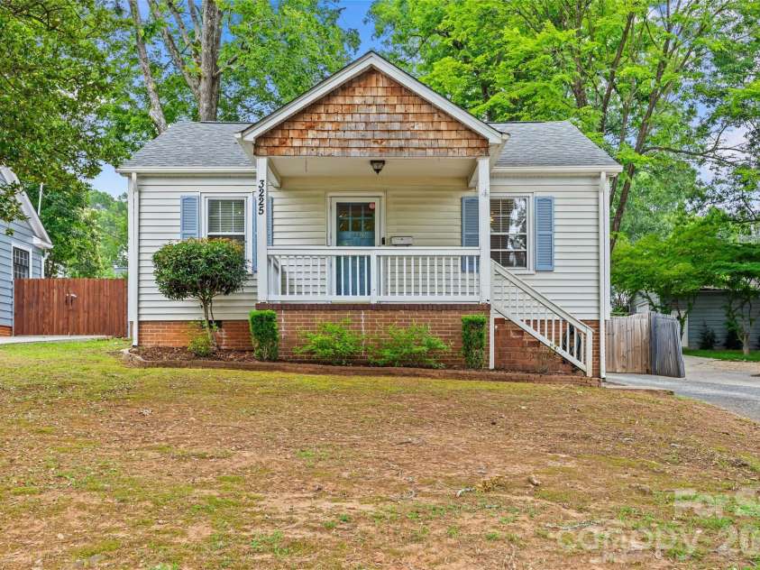 3225 Commonwealth Avenue, Charlotte, NC 28205.  MLS# CAR4391957, YatesRealty ID 33243. 
