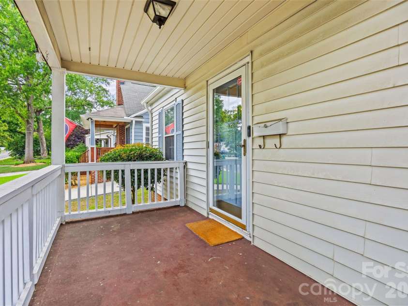 3225 Commonwealth Avenue, Charlotte, NC 28205.  MLS# CAR4391957, YatesRealty ID 33243. 