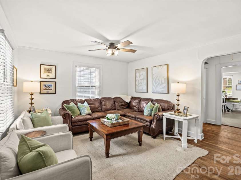3225 Commonwealth Avenue, Charlotte, NC 28205.  MLS# CAR4391957, YatesRealty ID 33243. 