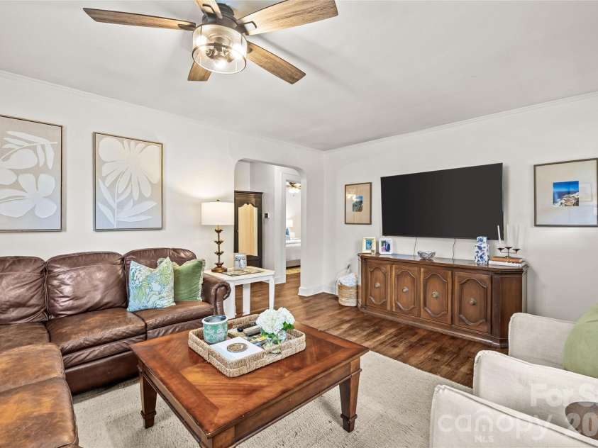 3225 Commonwealth Avenue, Charlotte, NC 28205.  MLS# CAR4391957, YatesRealty ID 33243. 