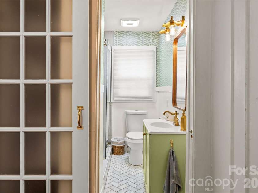 3225 Commonwealth Avenue, Charlotte, NC 28205.  MLS# CAR4391957, YatesRealty ID 33243. 