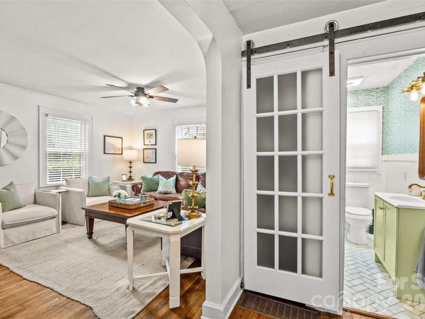 3225 Commonwealth Avenue, Charlotte, NC 28205.  MLS# CAR4391957, YatesRealty ID 33243. 